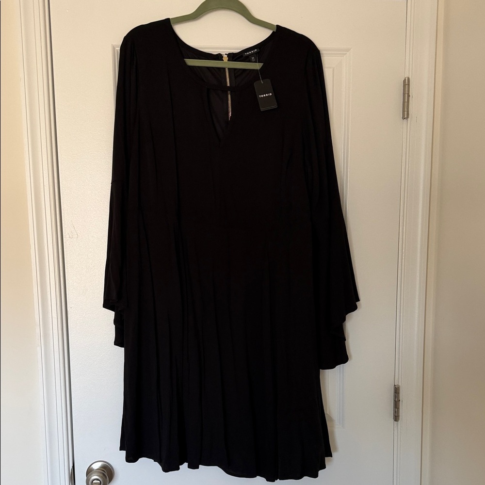 NWT Torrid Black Women's V-Neck Long Sleeve Dress
